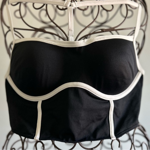 PINK Active push up T back Black Sportsbra with white and pink lining size med - Picture 2 of 4